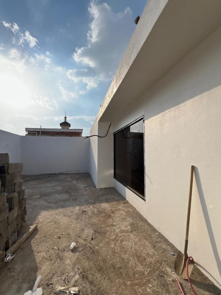 دهانات فاخرة بتقنية الفينيس في مدخل فيلا بالطائف